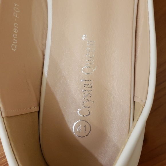 White wedding flats - Picture 2 of 4